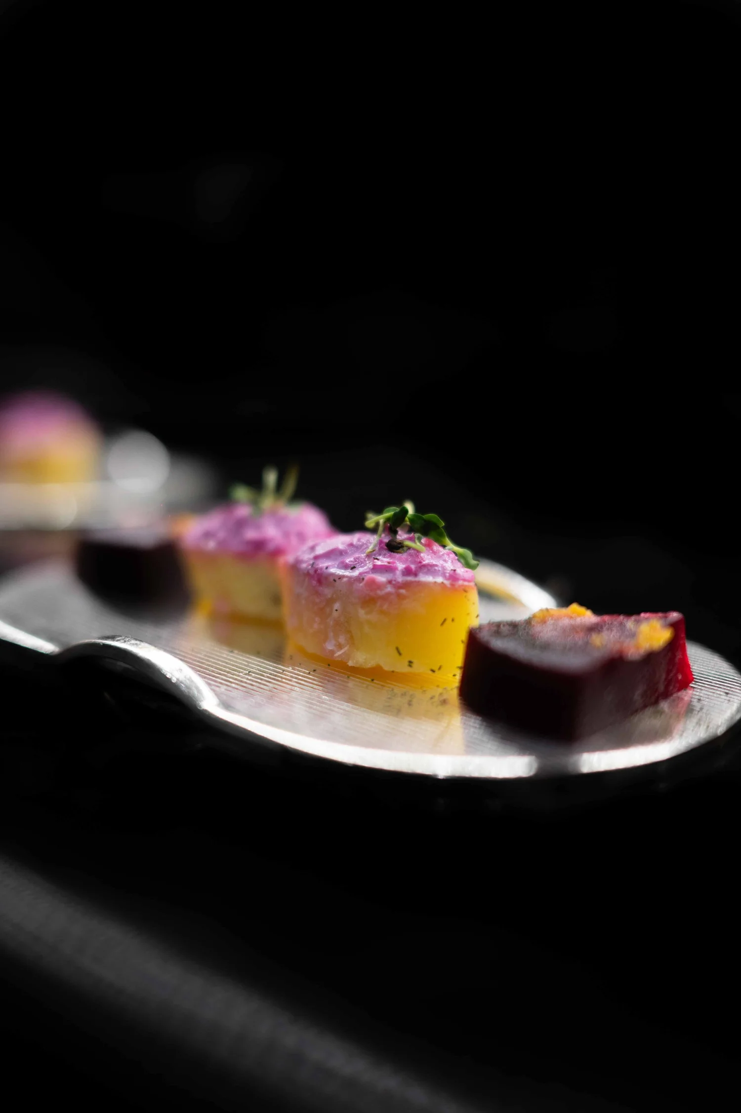 Lumière naturelle ou artificielle : quel parti pris pour la photo culinaire