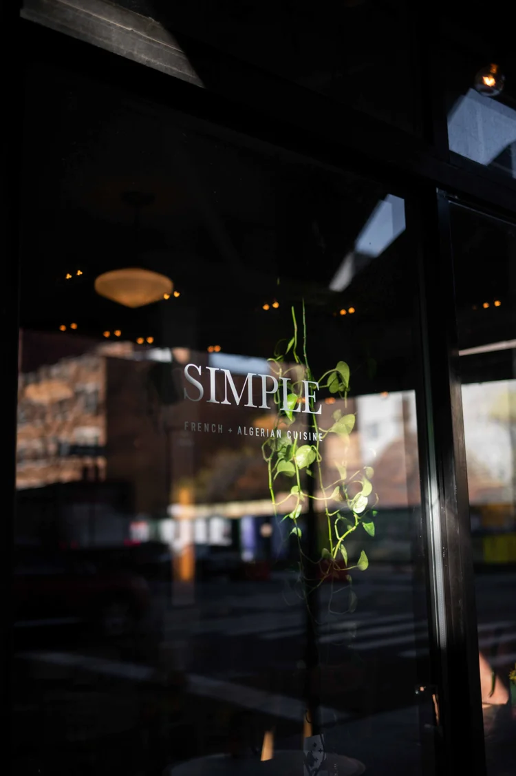 Simple Café, New York : photographie de Jordan Sapally (8/89)