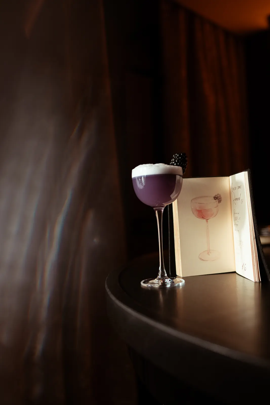 Burgundy, Paris : photographie de Jordan Sapally (142/161)