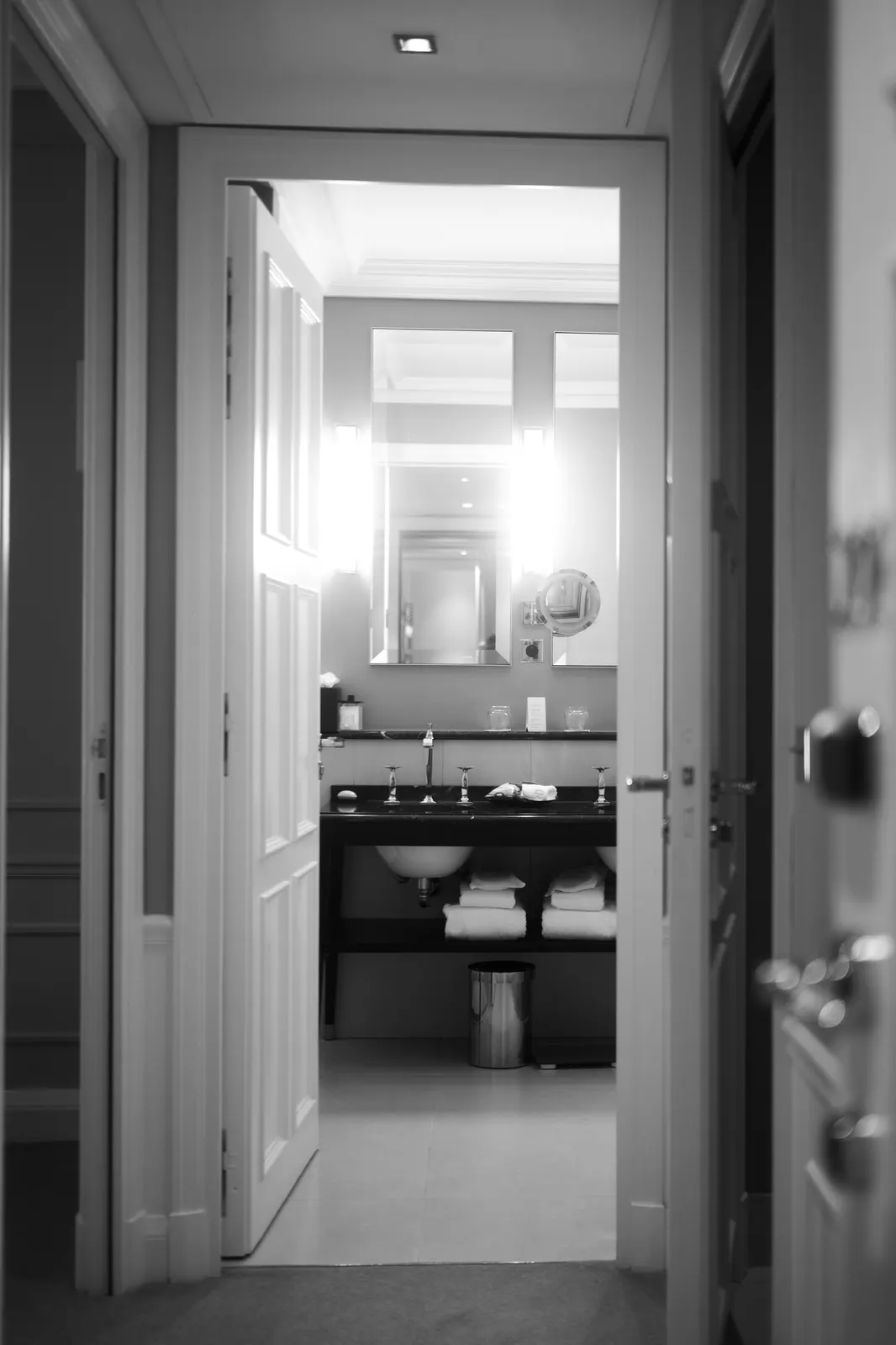 Burgundy, Paris : photographie de Jordan Sapally (57/161)