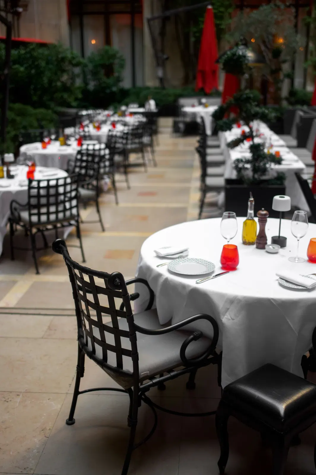 Plaza Athénée, Paris : photographie de Jordan Sapally (45/50)